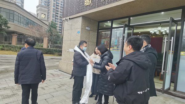 熱烈歡迎國(guó)有上市企業(yè)-江蘇精華制藥總經(jīng)理周總一行蒞臨藏佳純酒業(yè)全國(guó)營(yíng)銷(xiāo)中心洽談合作！